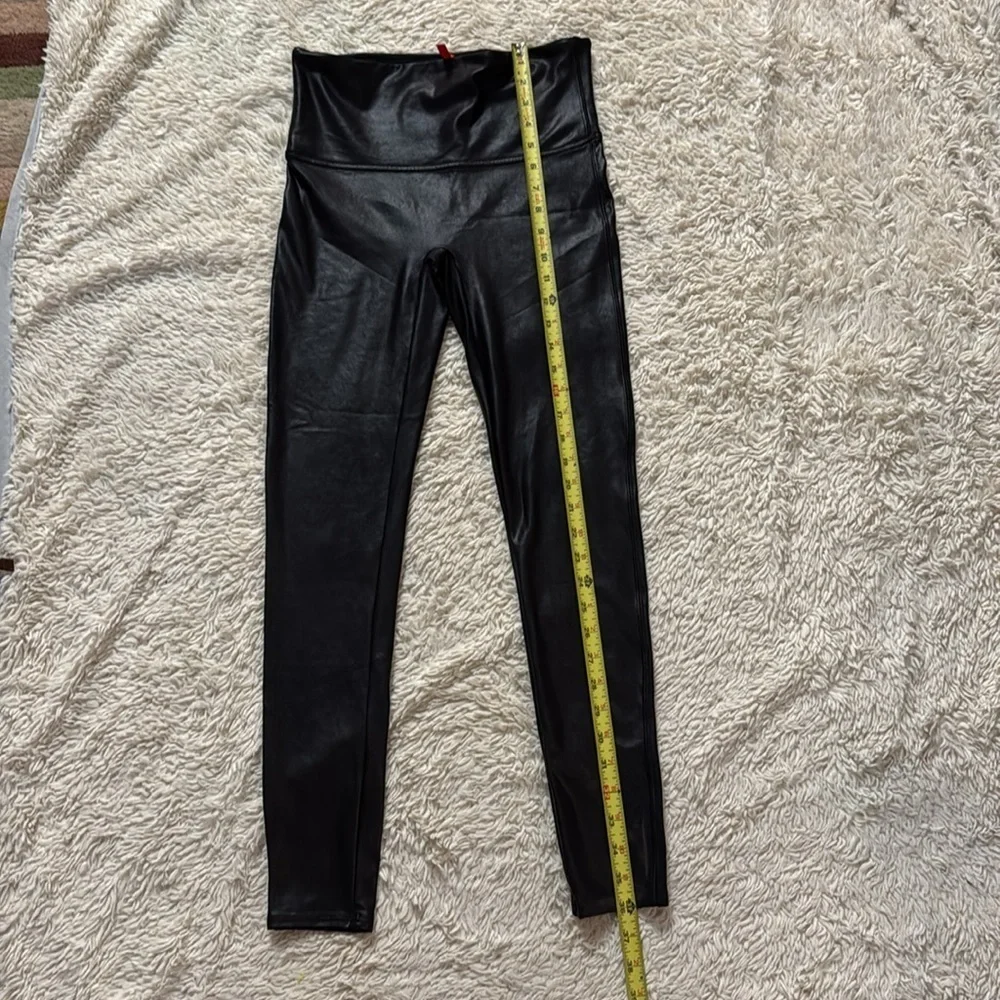SPANXshape™ Faux Leather
Leggings size Large - Picture 5 of 13